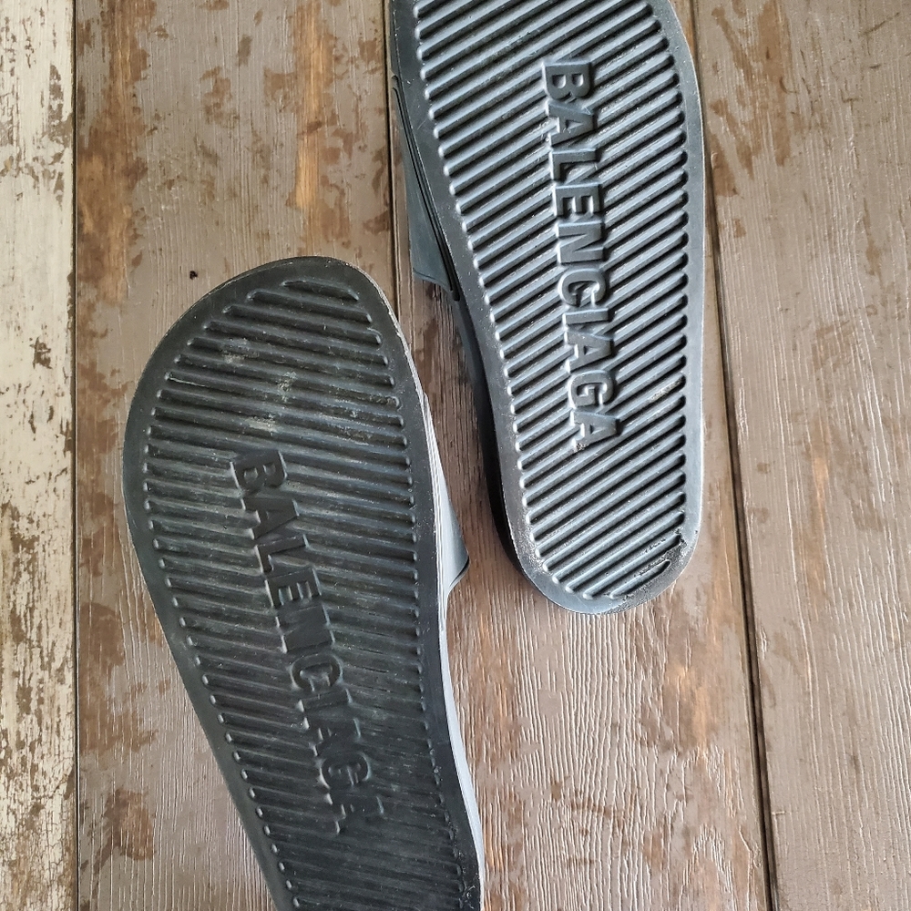 Balenciaga BB Pool Slides - Picture 2 of 4